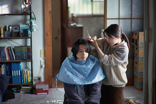 映画『夜明けのすべて』松村北斗／上白石萌音